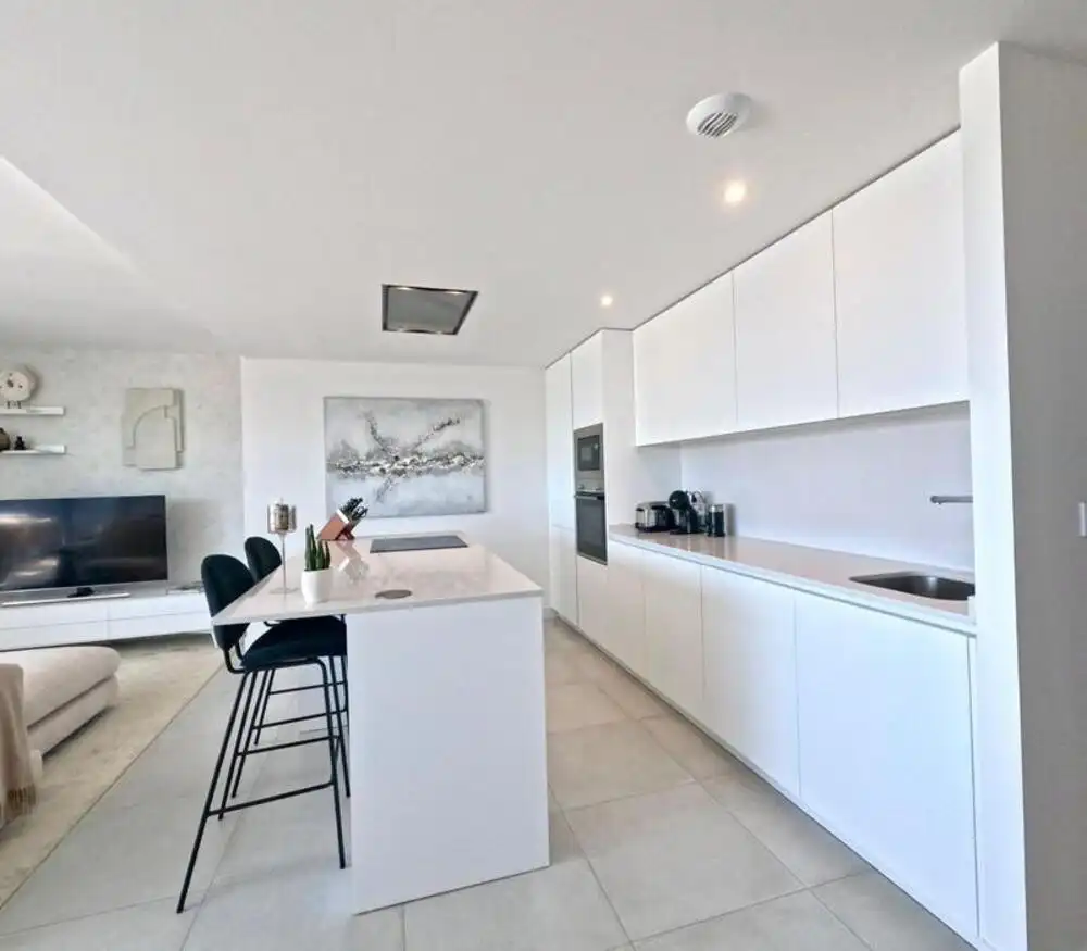 Cuina de Apartament de lloguer en Estepona amb Aire condicionat, Terrassa i Traster