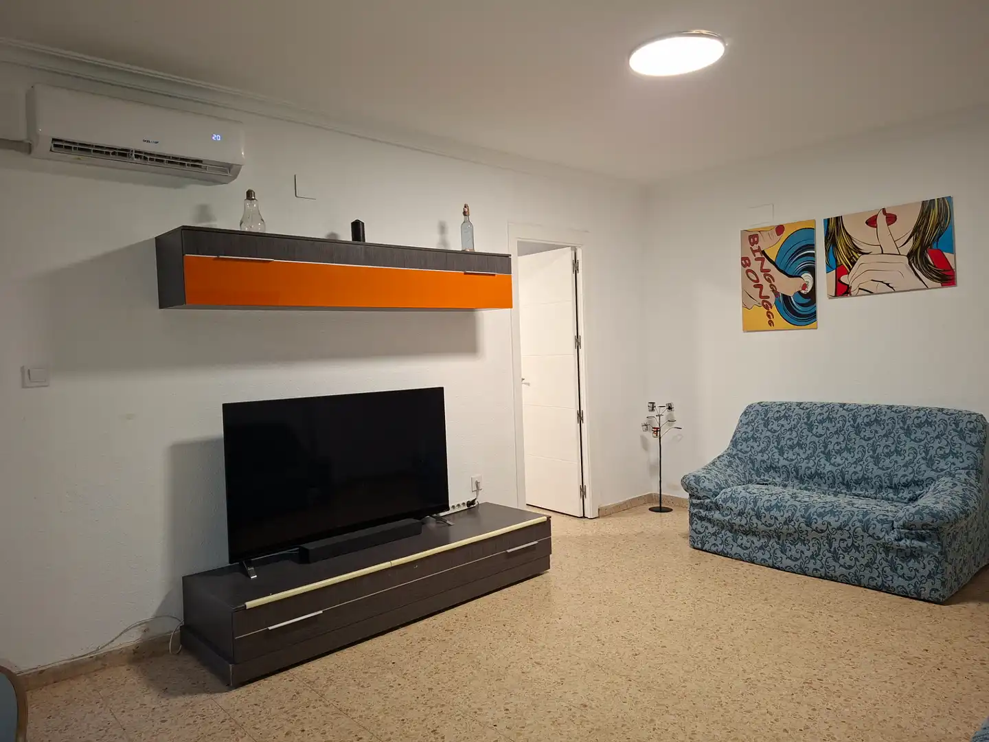 Living room of Flat for rent in Valencia  with Air Conditioner, Furnished and Oven