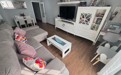 Sala d'estar de Pis en venda en Dos Hermanas amb Aire condicionat