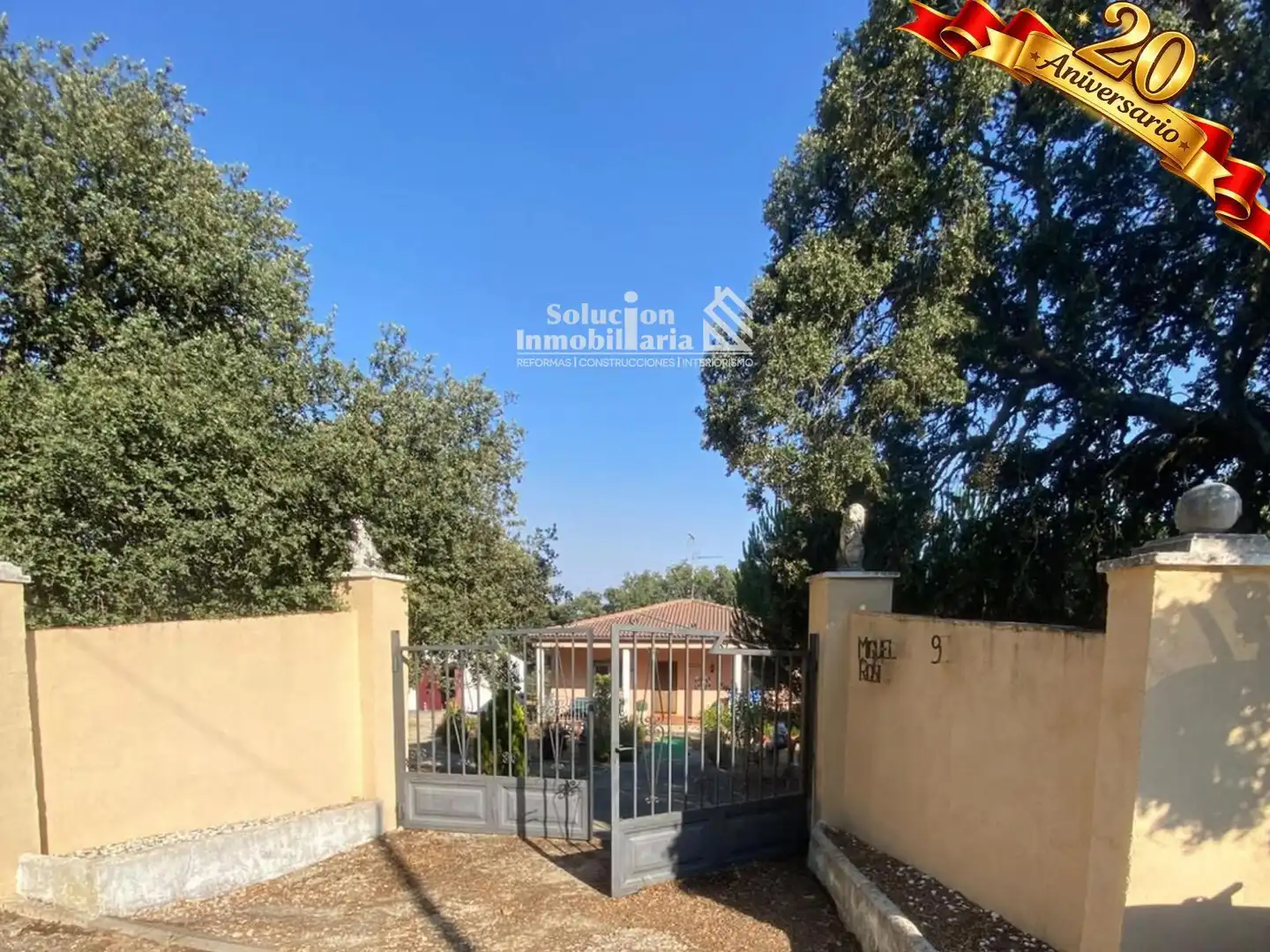 Vista exterior de Casa o xalet en venda en Calvarrasa de Arriba amb Traster i Moblat