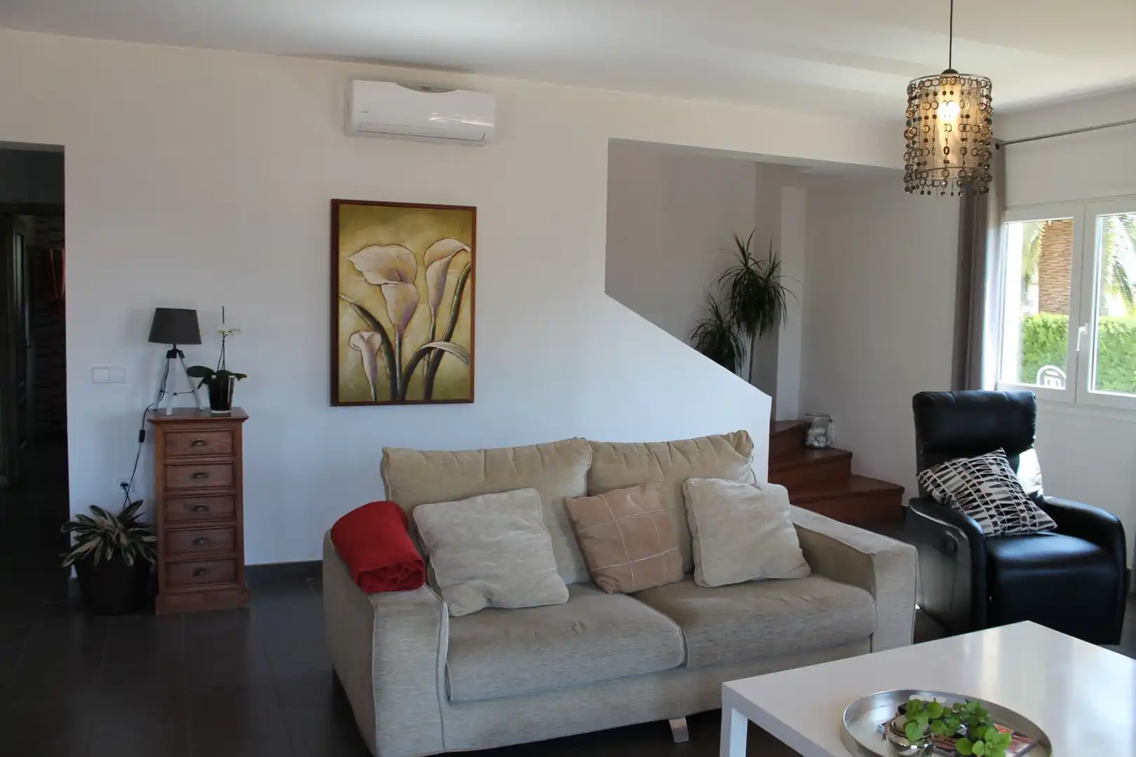Sala de estar de Casa o chalet en venta en L'Estartit con Aire acondicionado, Calefacción y Jardín privado