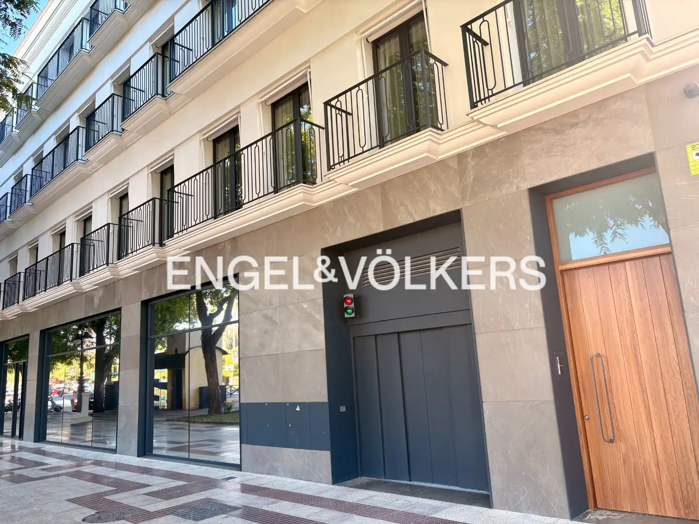 Vista exterior de Local de lloguer en Sevilla