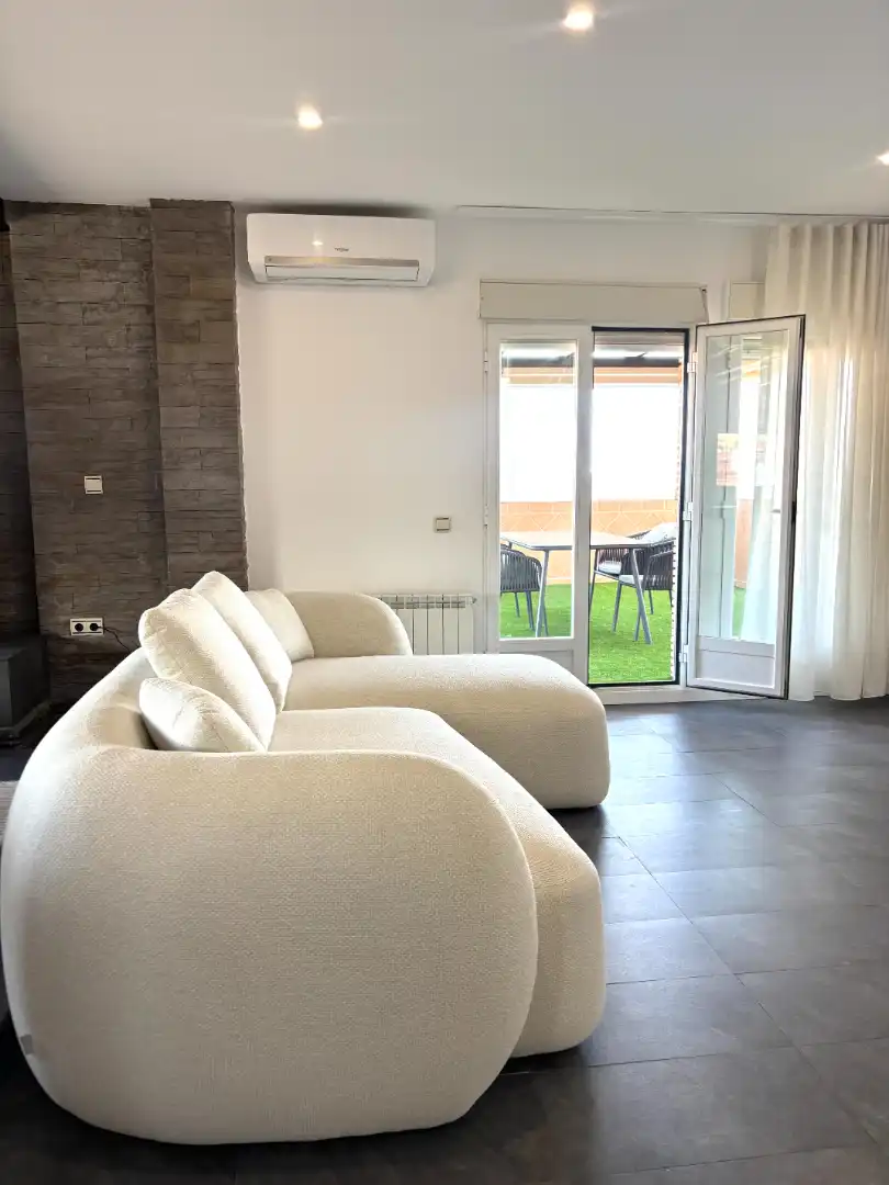 Sala de estar de Ático de alquiler en La Zubia con Aire acondicionado, Calefacción y Jardín privado