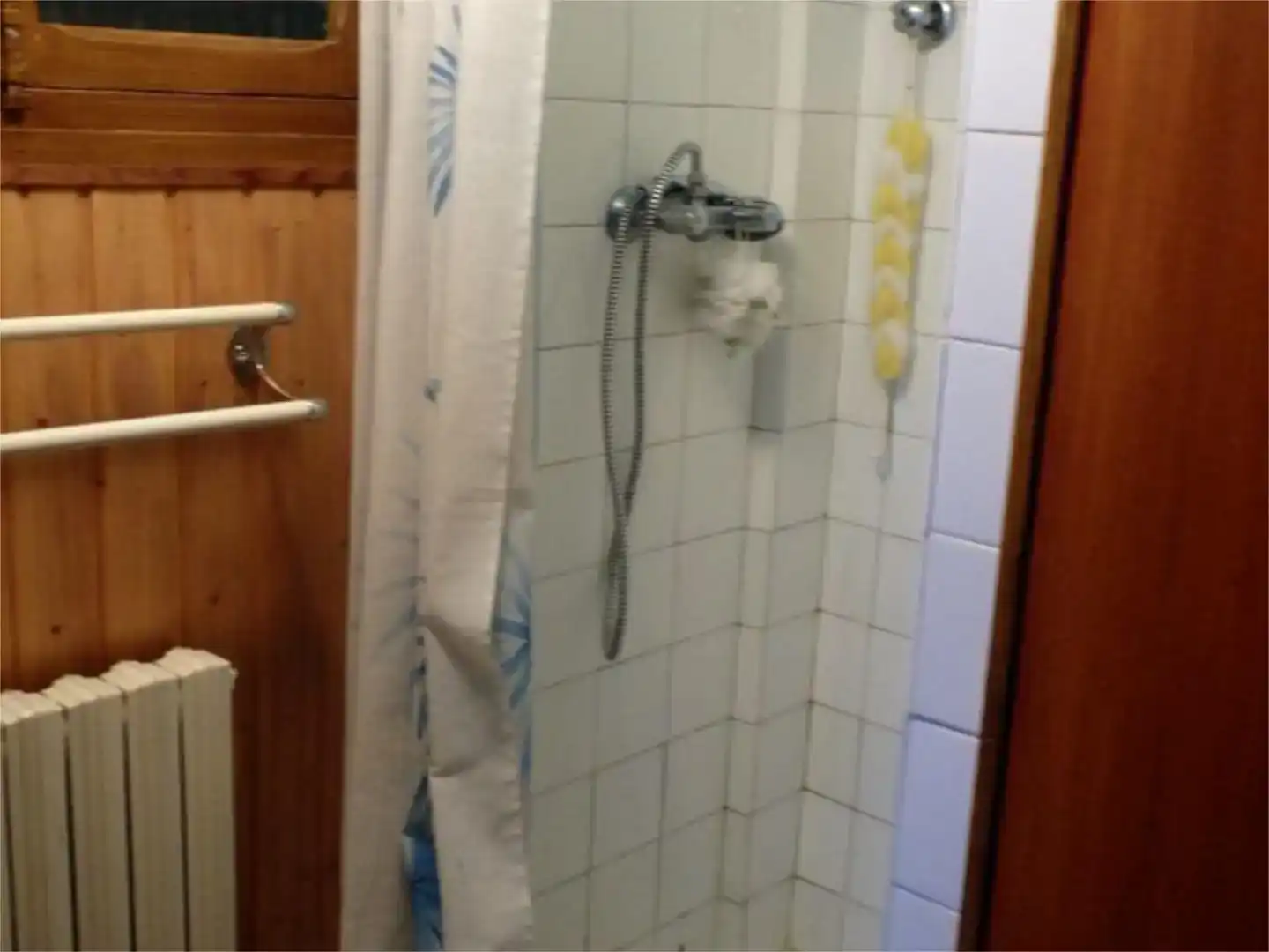 Bany de Pis en venda en Canfranc amb Jardí privat, Traster i Moblat