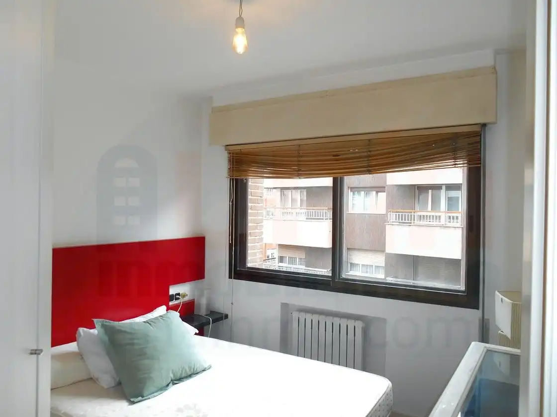 Bedroom of Apartments for rent in Oviedo   with Heating, Terrace and Washing machine