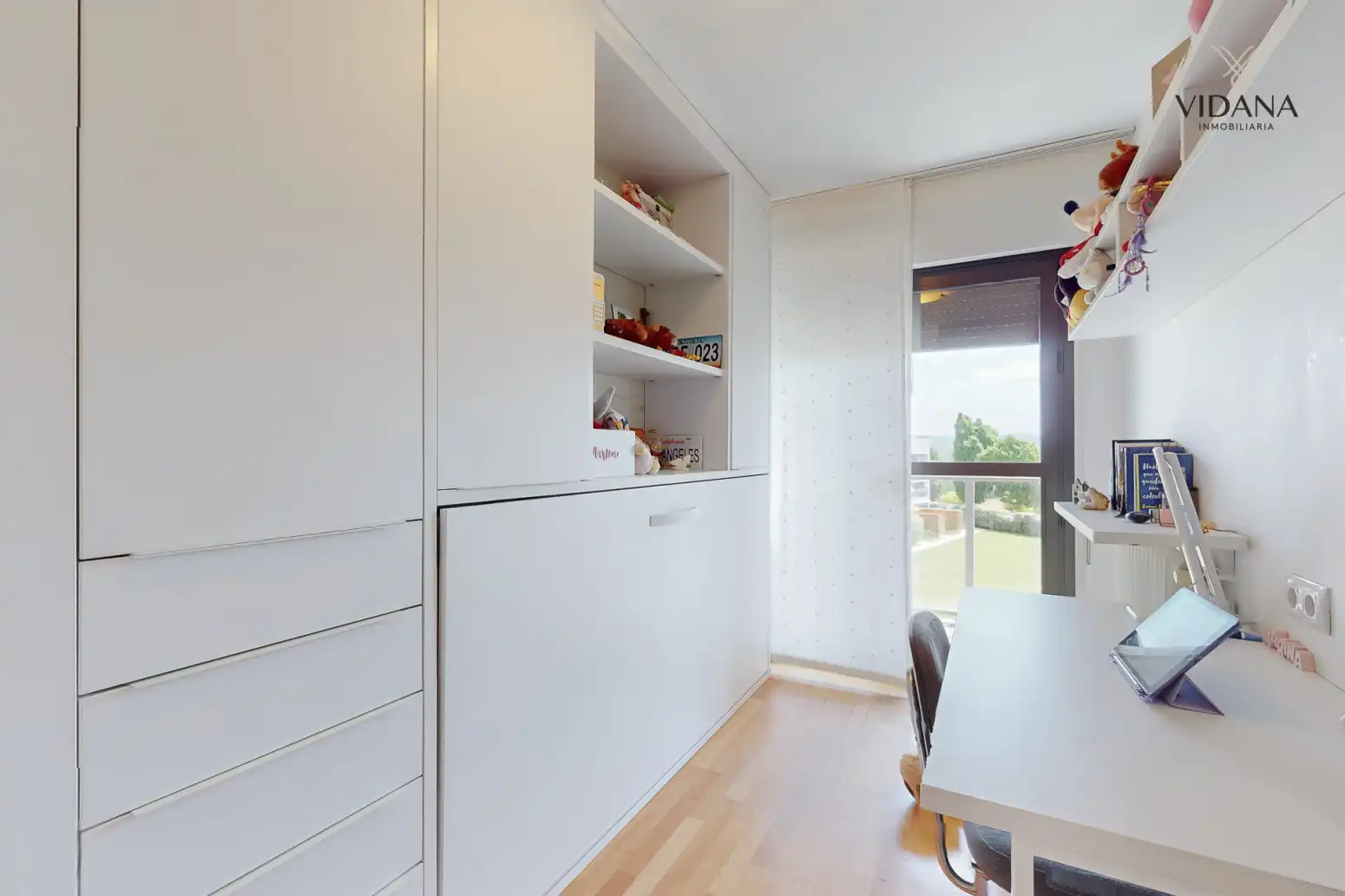 Habitación de Ático en venta en  Pamplona / Iruña con Calefacción, Jardín privado y Parquet