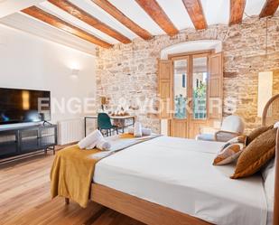 Dormitori de Apartament de lloguer en  Barcelona Capital amb Aire condicionat i Balcó