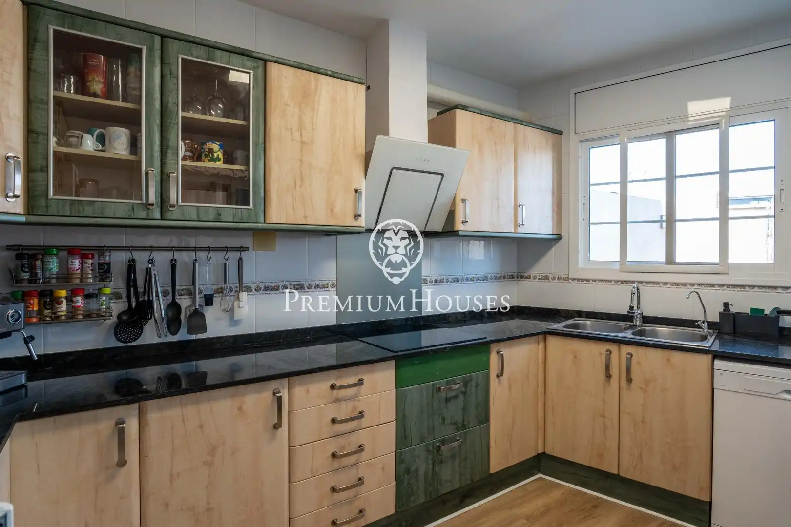 Kitchen of Detached homes for sale in Vilanova i la Geltrú  with Air Conditioner, Heating and Storage room