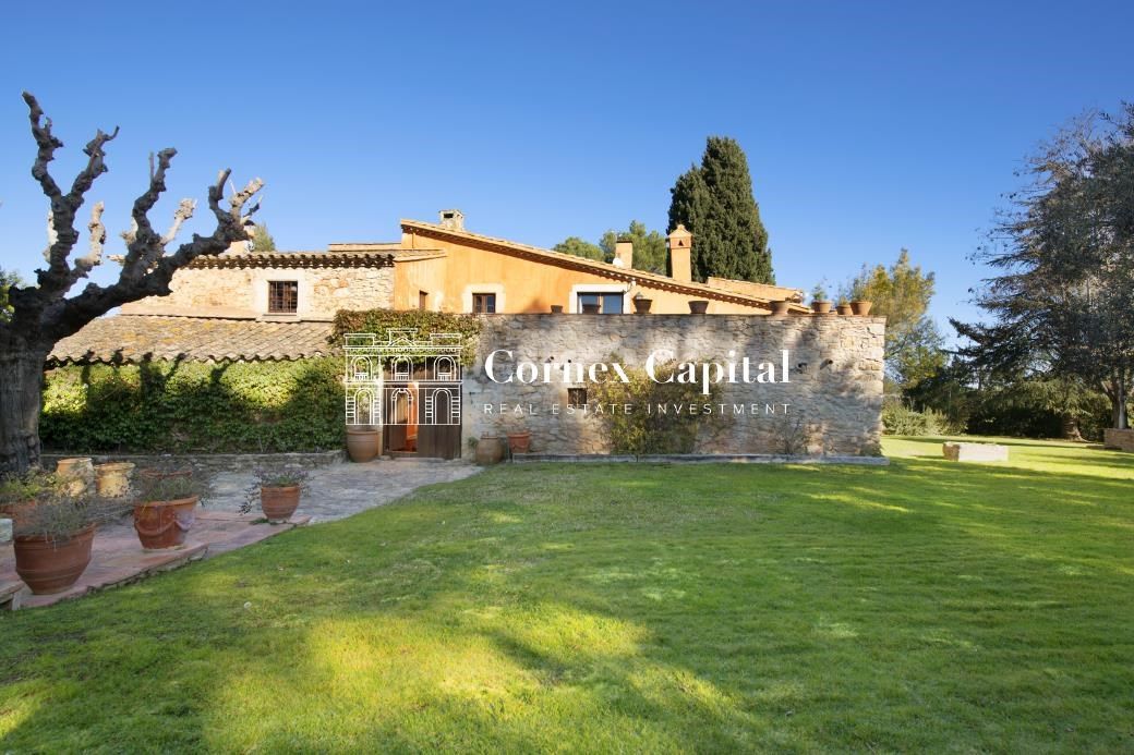 Jardí de Finca rústica en venda en Forallac amb Jardí privat, Terrassa i Traster