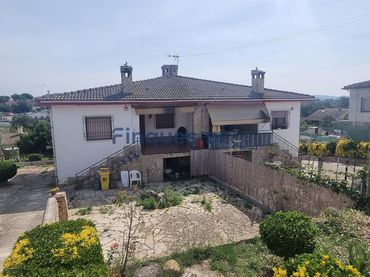 Detached house with garden for sale in Sils