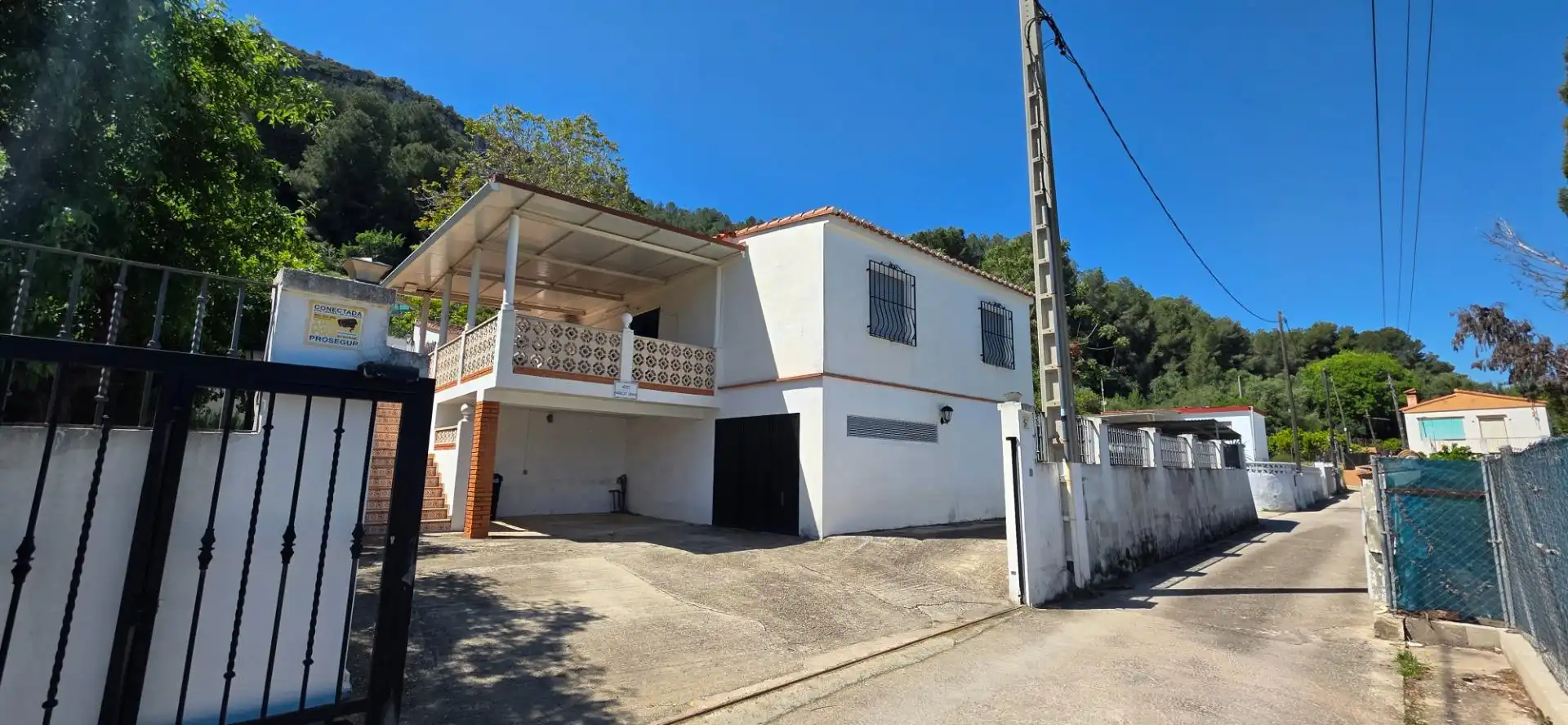 Vista exterior de Casa o xalet en venda en Alzira amb Aire condicionat, Jardí privat i Traster