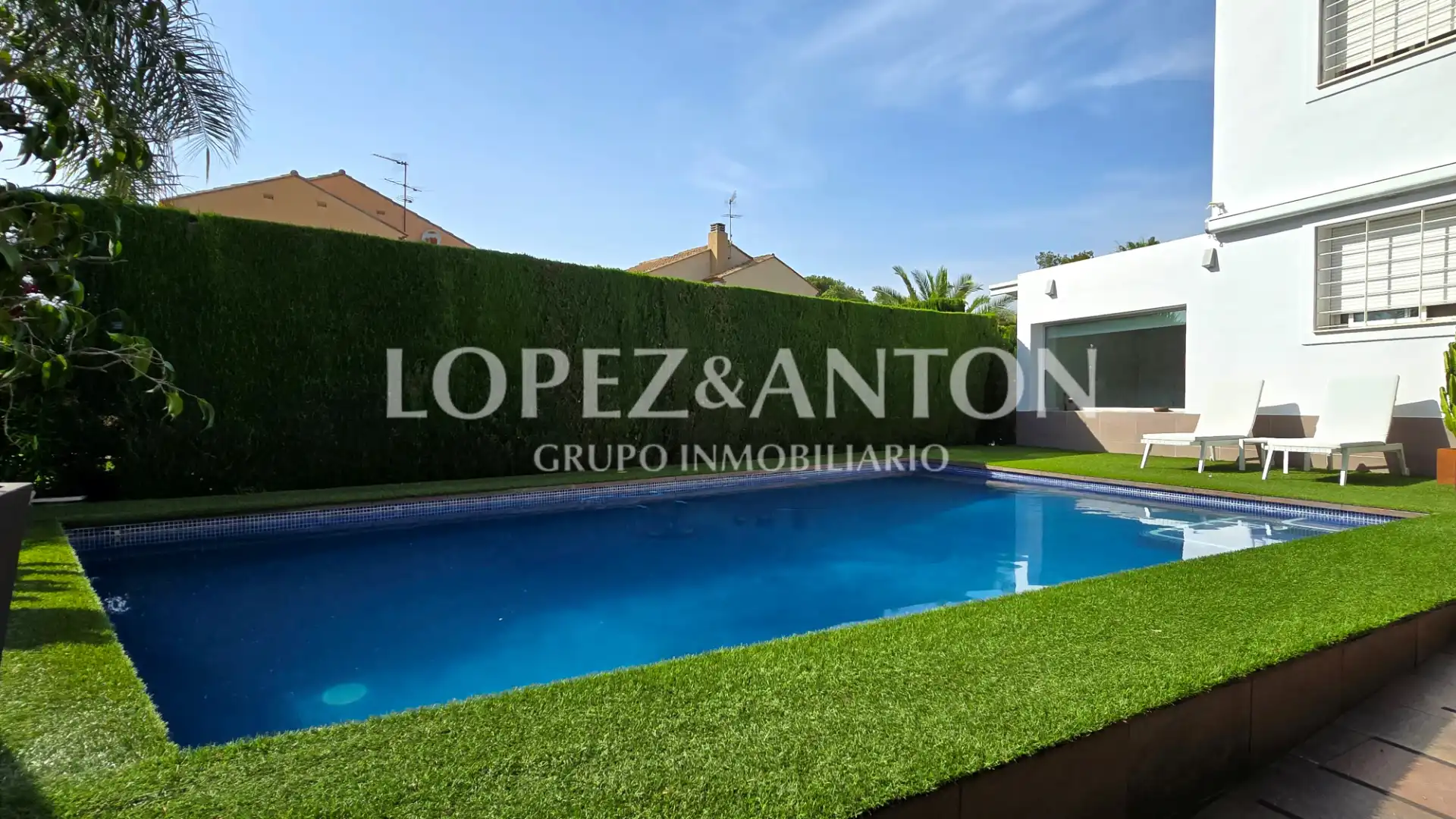Swimming pool of Houses for sale in L'Eliana  with Air Conditioner, Heating and Private garden