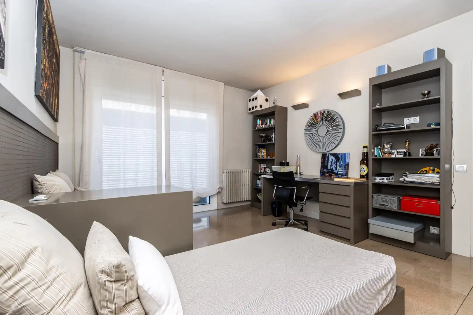 Habitación de Casa adosada en venta en Sabadell con Piscina comunitaria
