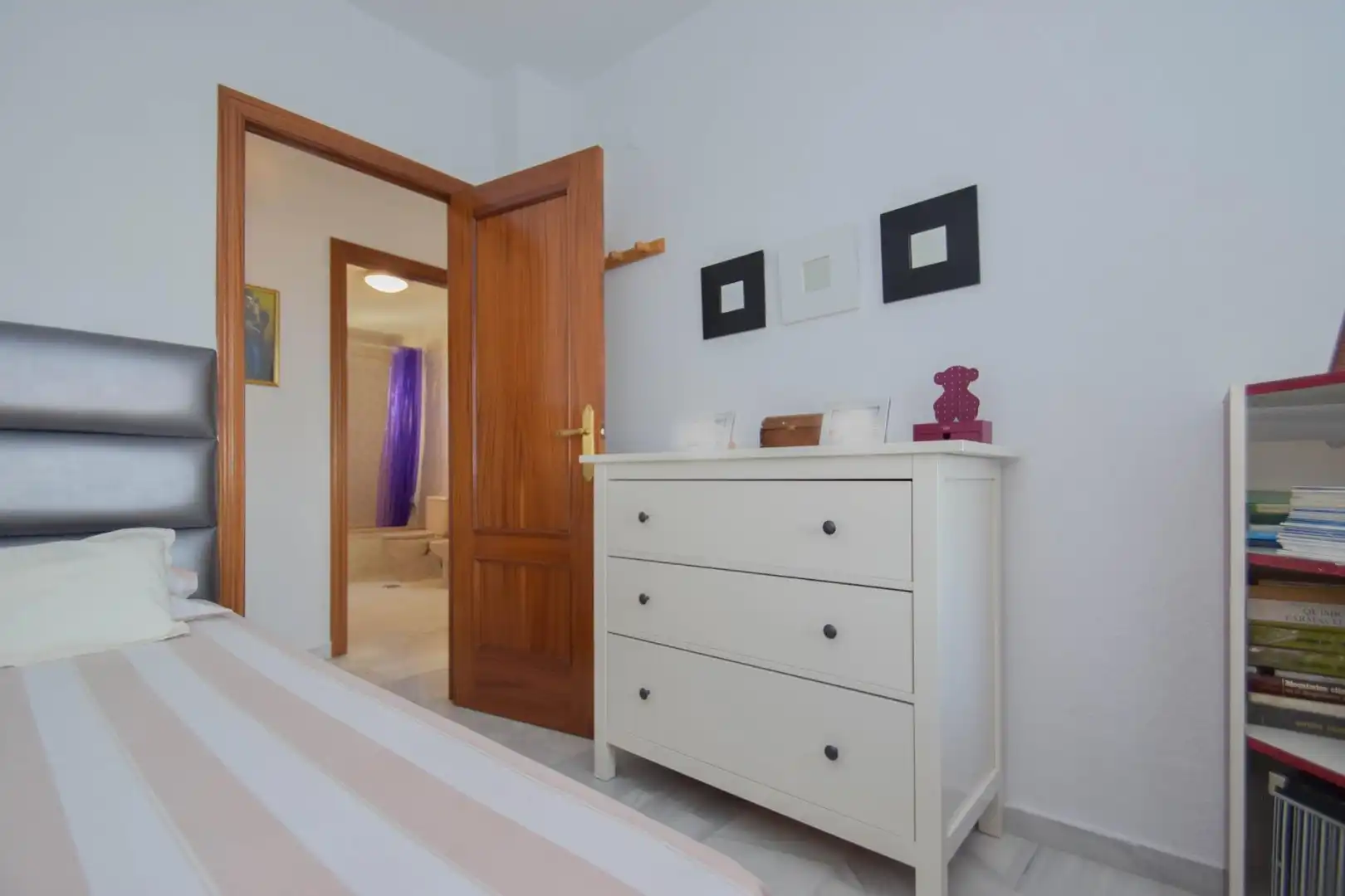 Dormitori de Pis en venda en Granada amb Calefacció i Piscina comunitària