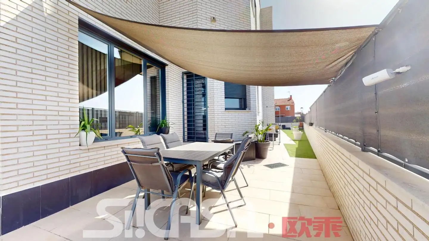 Terrassa de Casa adosada en venda en Torrejón de la Calzada amb Jardí privat, Terrassa i Piscina