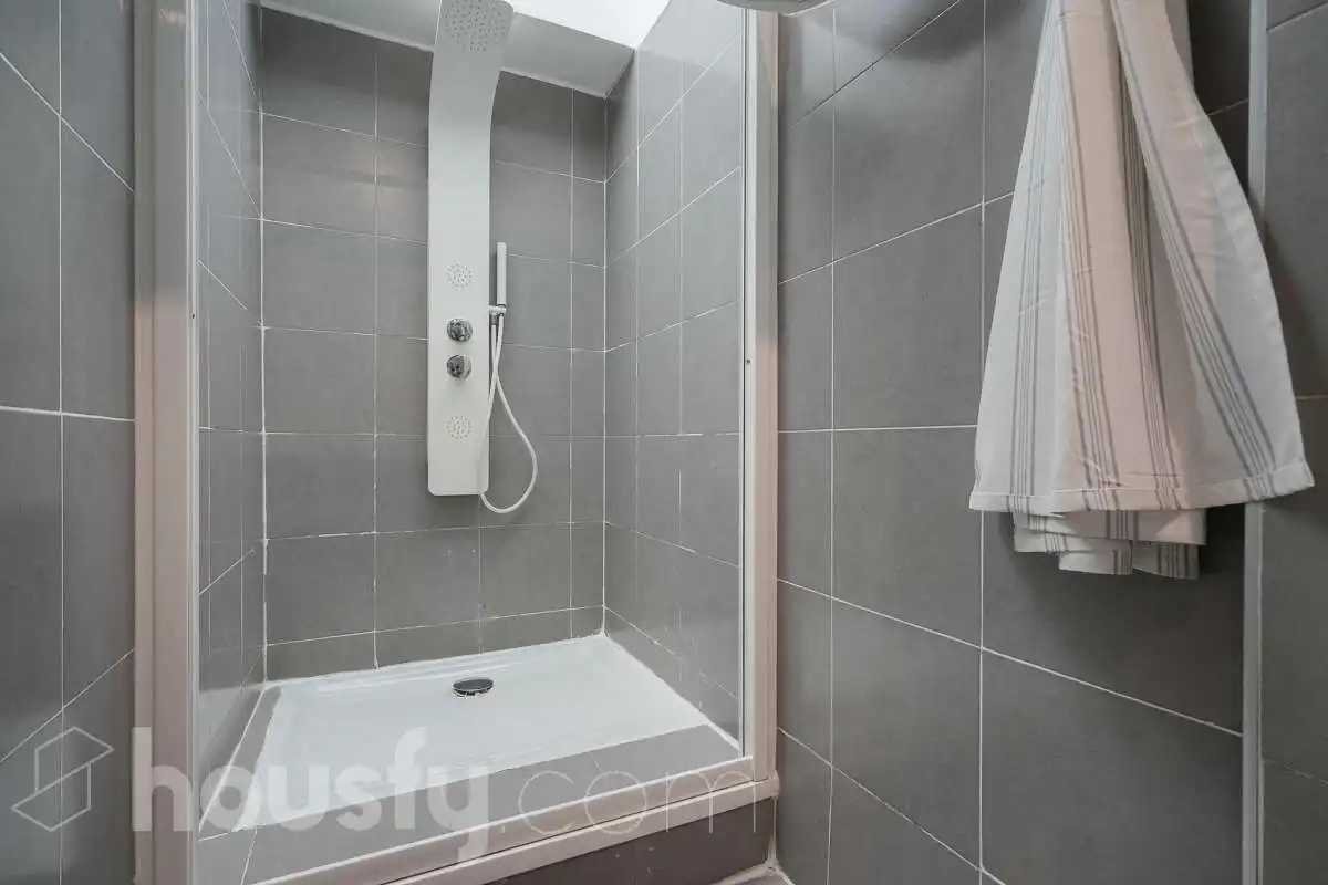 Baño de Ático en venta en Madrid con Terraza, Trastero y Piscina comunitaria