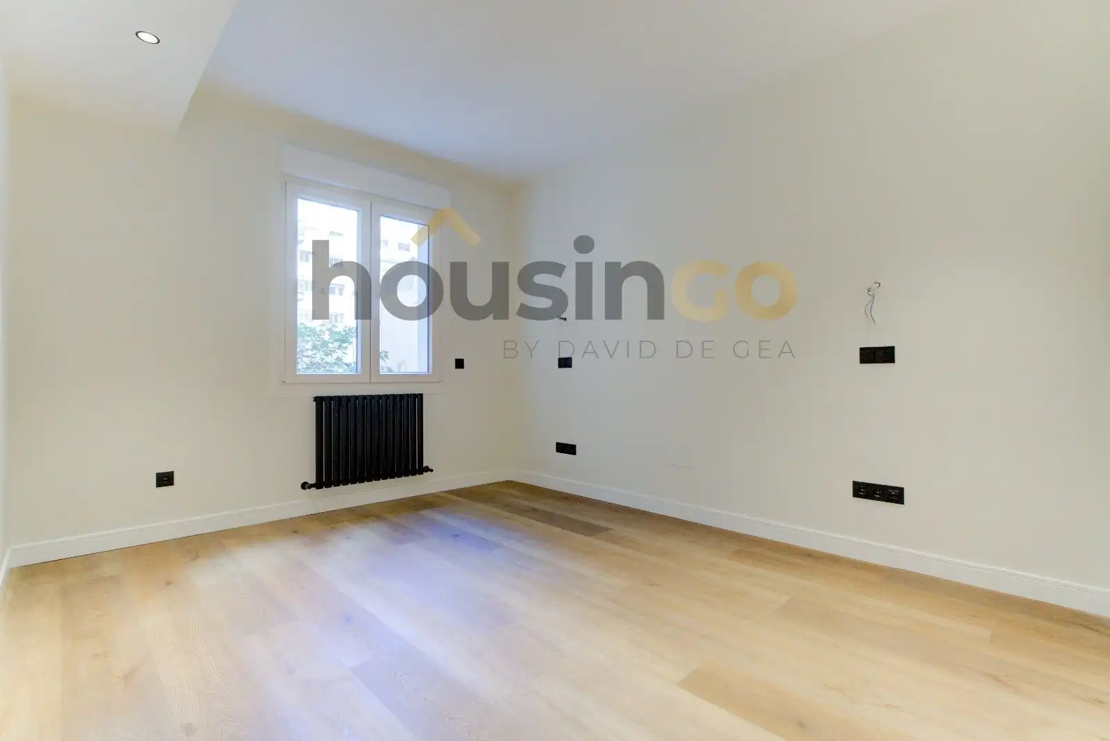 Bedroom of Flat for sale in Madrid  with Air Conditioner, Heating and Oven