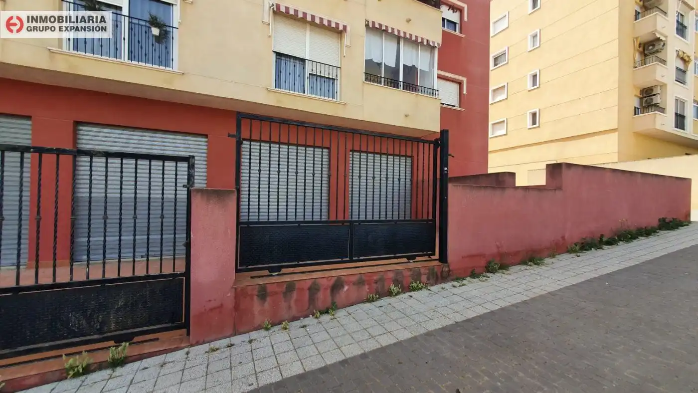 Vista exterior de Local en venta en Aspe