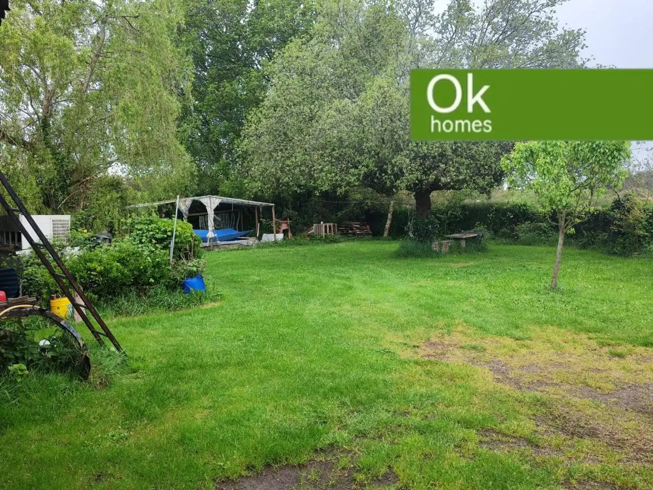 Detached homes for sale in Curtis  with Private garden, Swimming Pool and Furnished