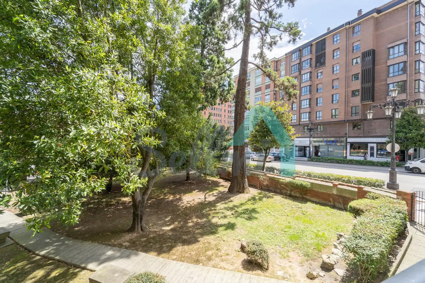 Jardín de Piso en venta en Oviedo  con Calefacción, Parquet y Terraza