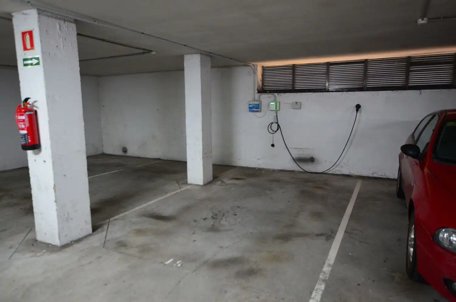 Parkplatz von Wohnung zum Verkauf in Avilés mit Heizung, Abstellraum und Schwimmbad