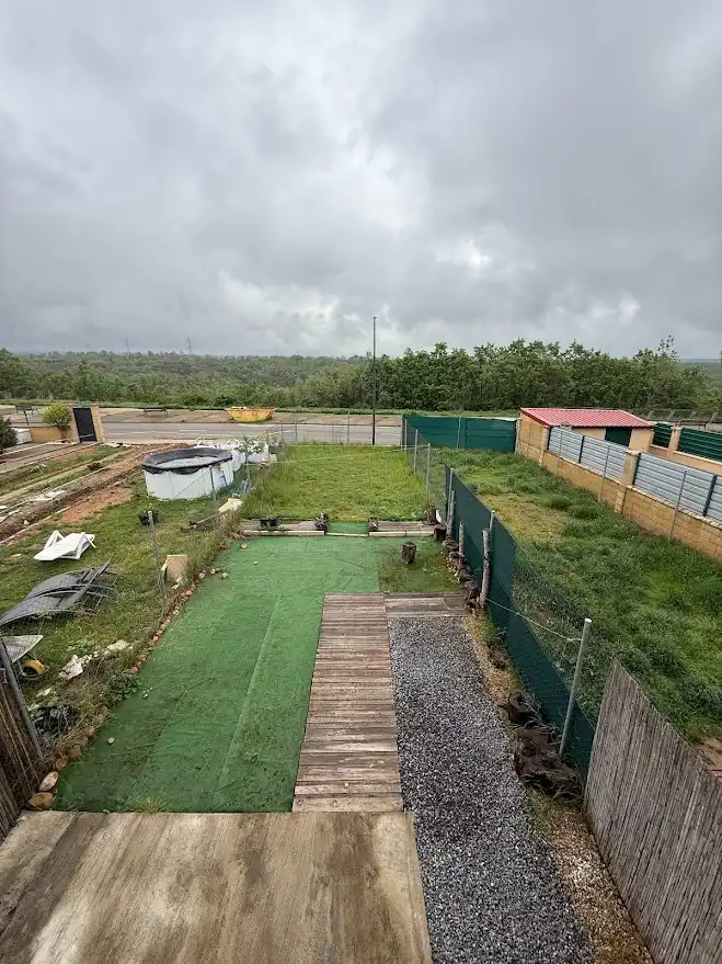 Casa adosada en venda en Garrafe de Torío amb Calefacció, Jardí privat i Parquet