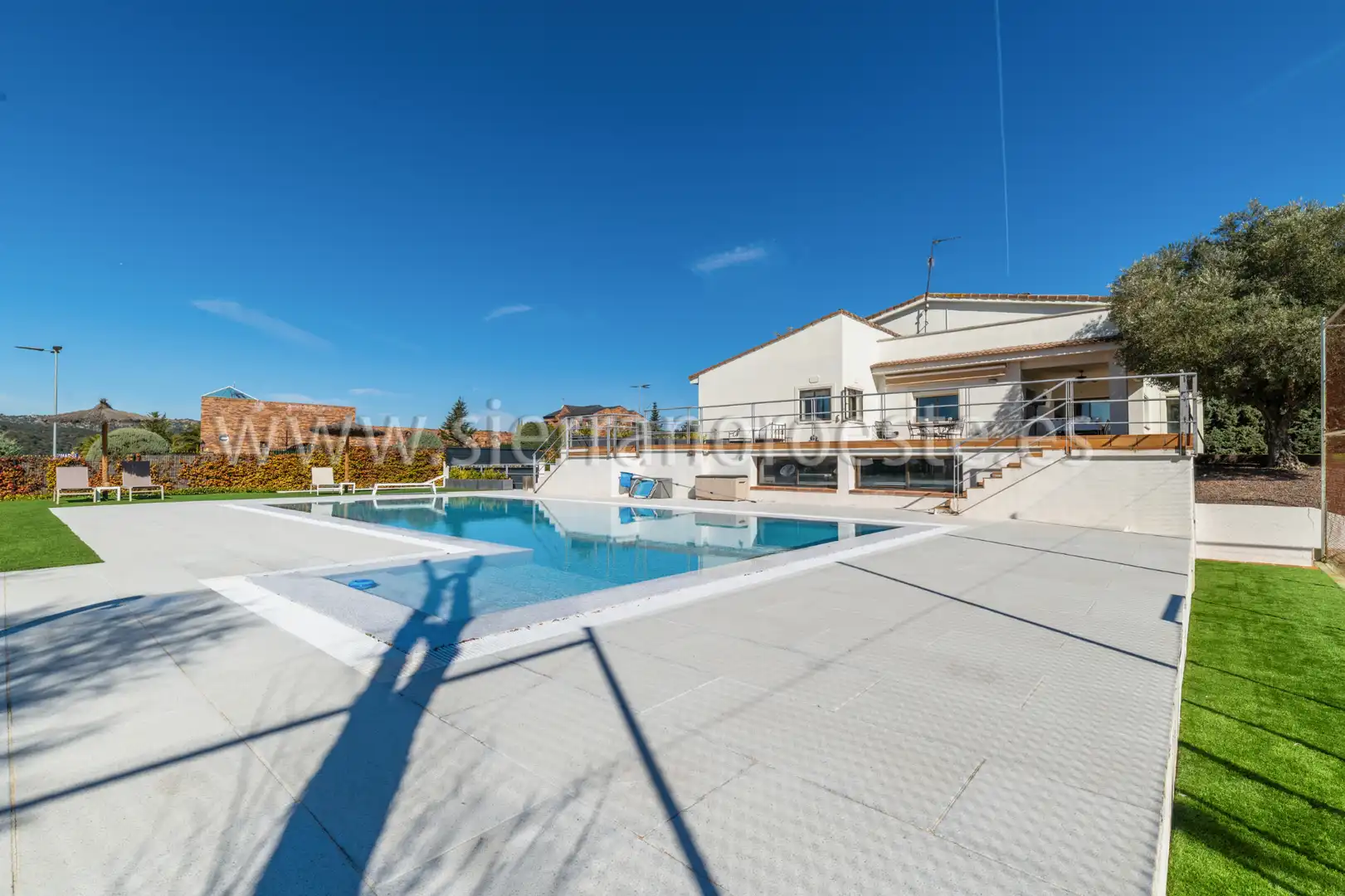 Vista exterior de Casa o chalet de alquiler en Las Rozas de Madrid con Aire acondicionado, Calefacción y Jardín privado