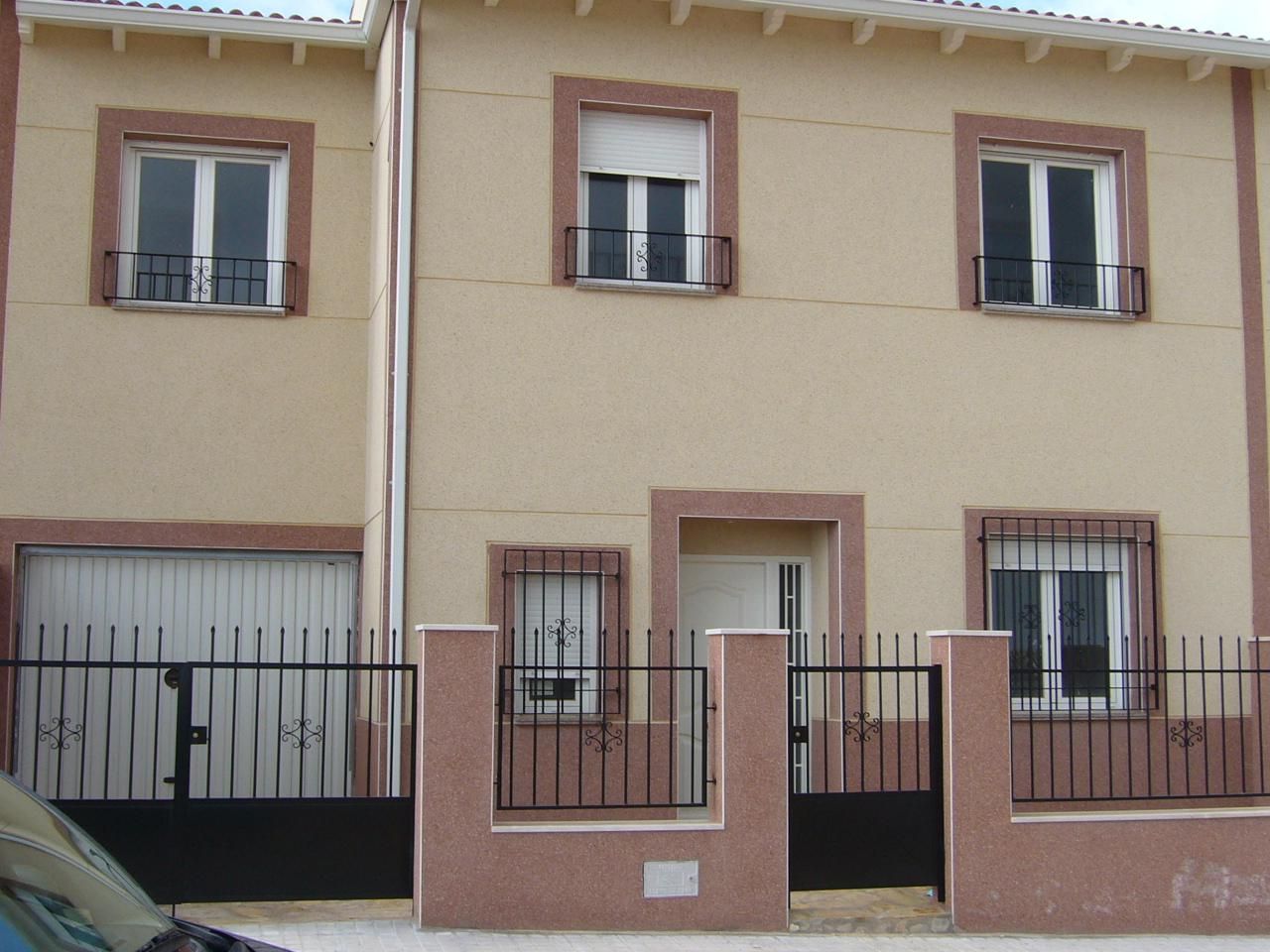 Vista exterior de Casa o xalet en venda en Tribaldos amb Calefacció