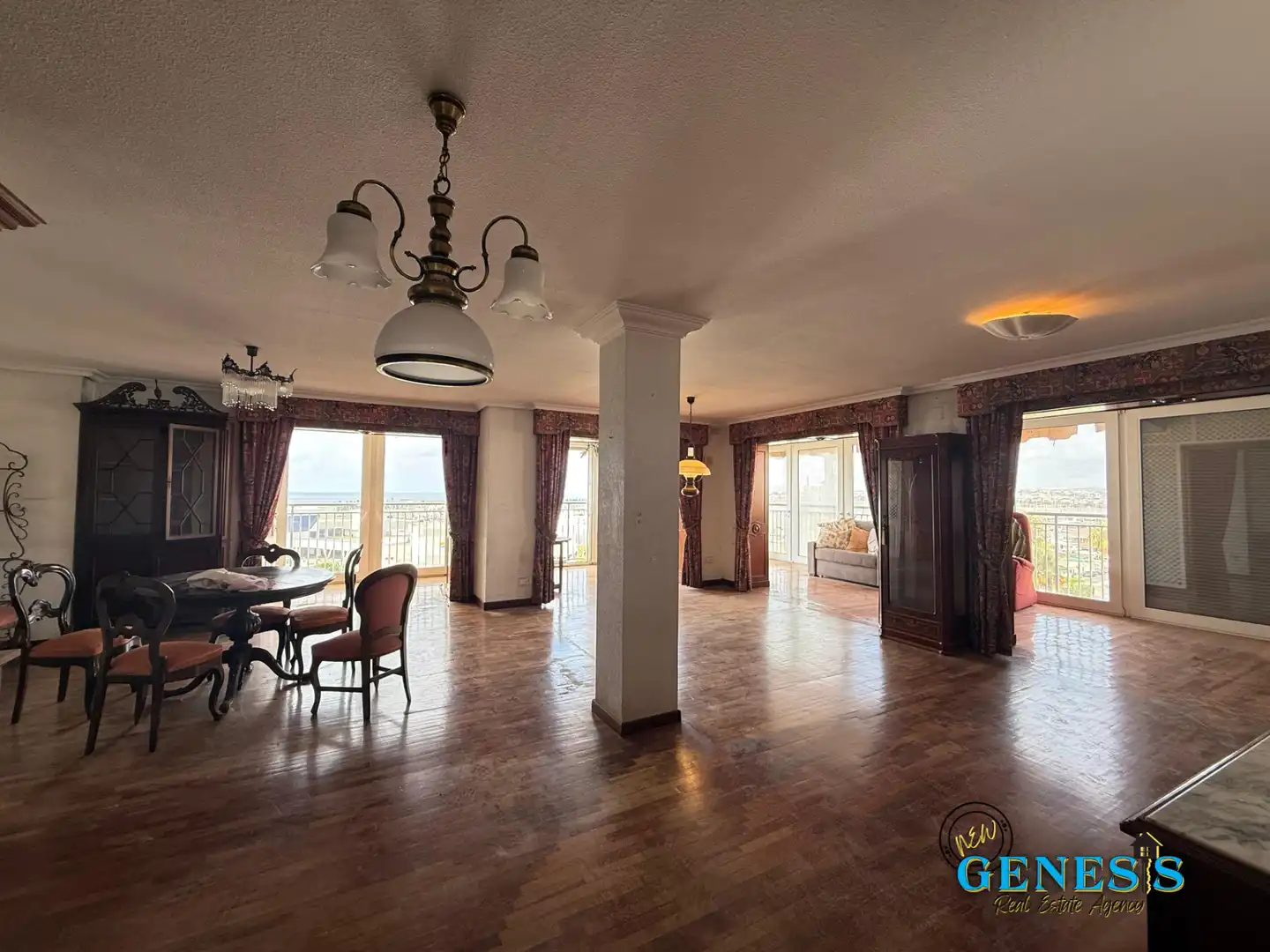Menjador de Apartament en venda en Torrevieja amb Parquet i Moblat