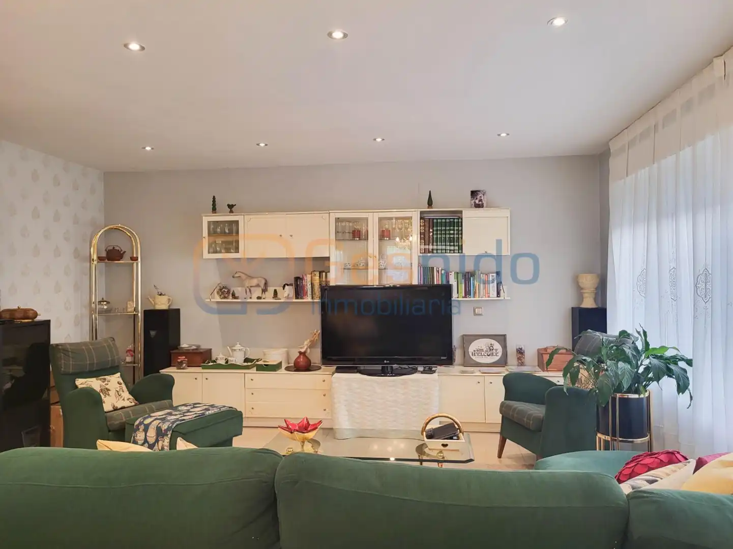 Sala de estar de Casa adosada en venta en Segovia con Calefacción, Parquet y Trastero