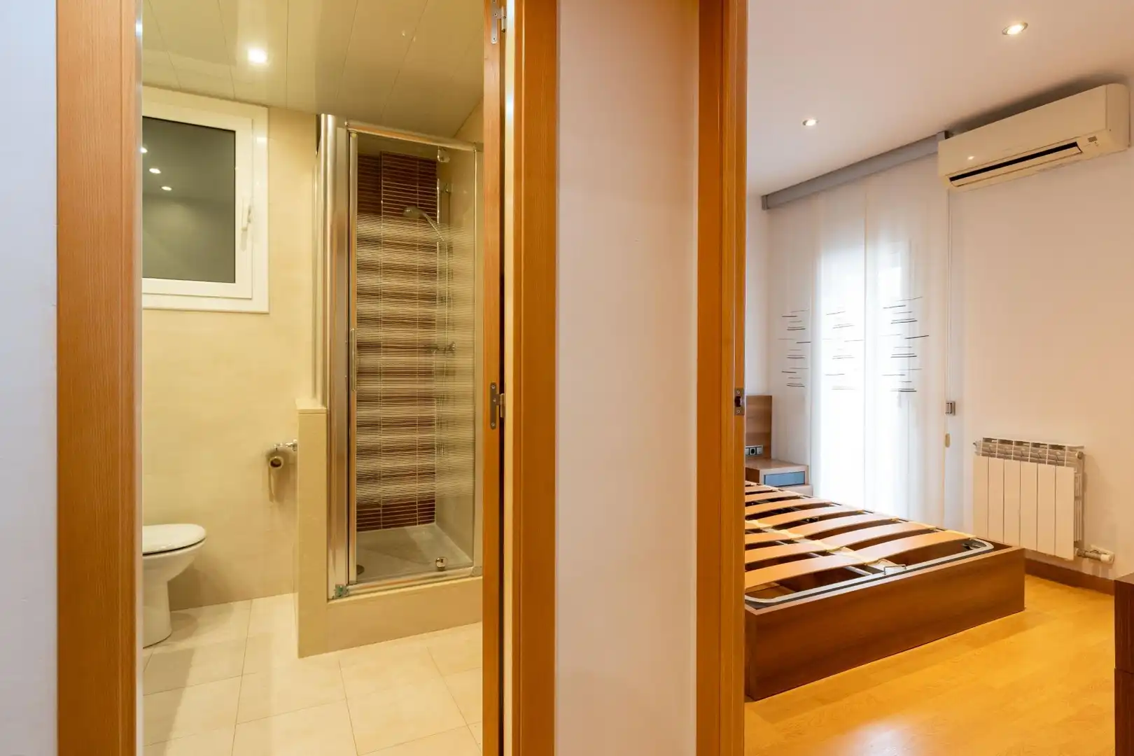 Bedroom of Flat for sale in Barcelona  with Air Conditioner, Heating and Parquet flooring