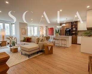 Sala d'estar de Pis en venda en  Madrid Capital amb Aire condicionat, Calefacció i Parquet