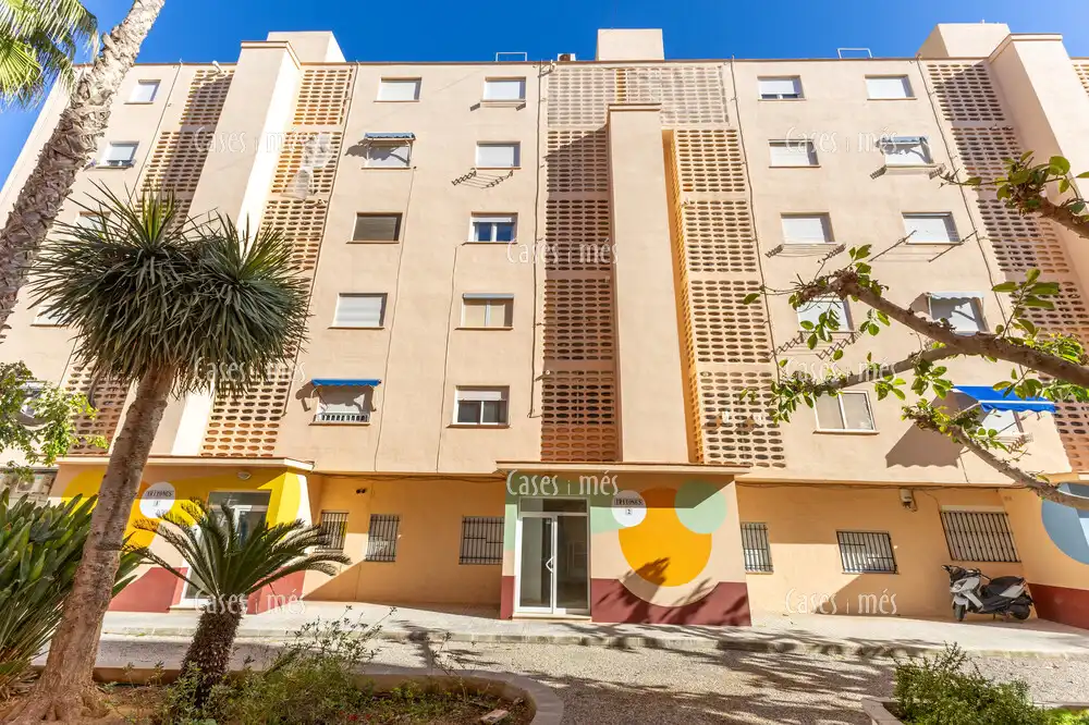 Vista exterior de Apartamento en venta en La Pobla de Farnals con Terraza, Amueblado y Piscina comunitaria