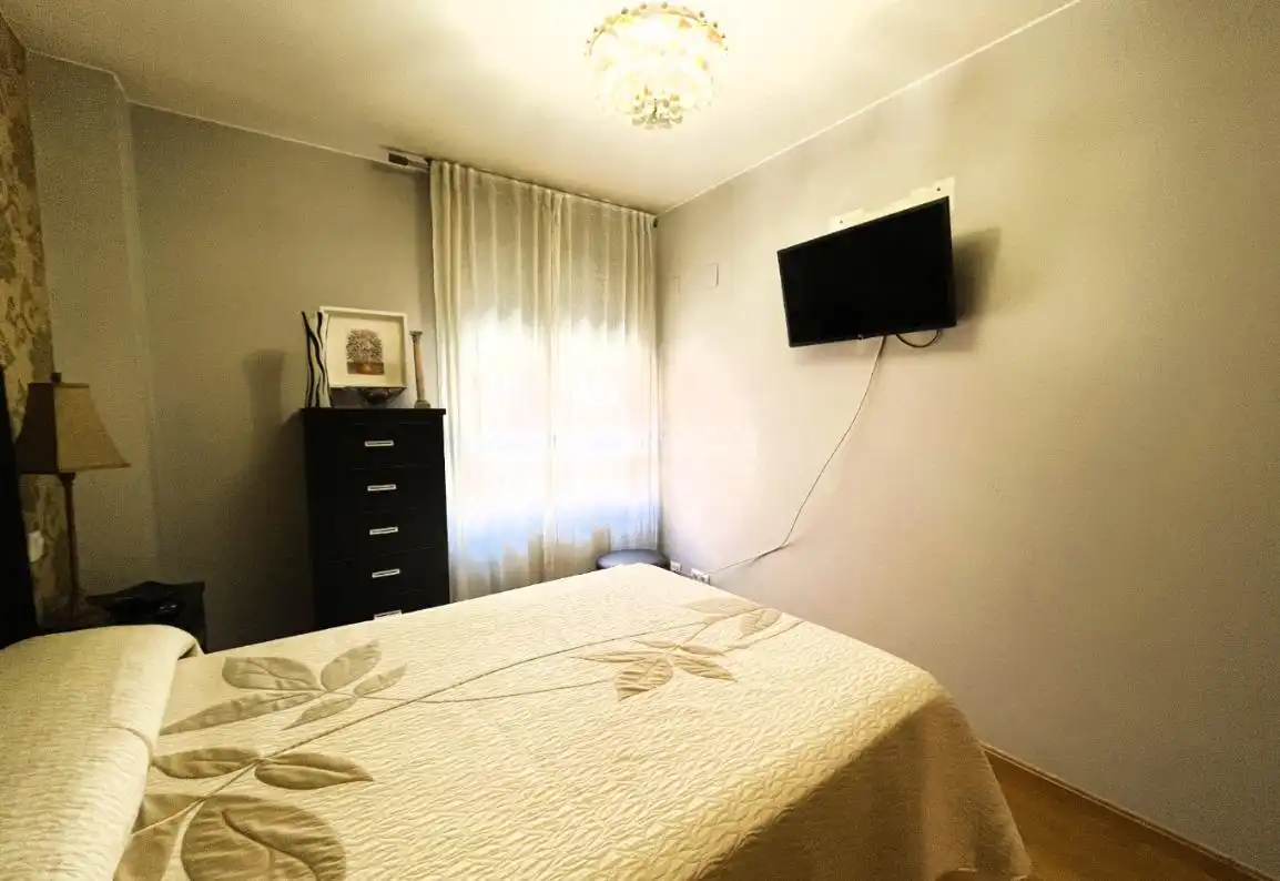Schlafzimmer von Wohnung zum Verkauf in Zaragoza mit Klimaanlage, Heizung und Terrasse