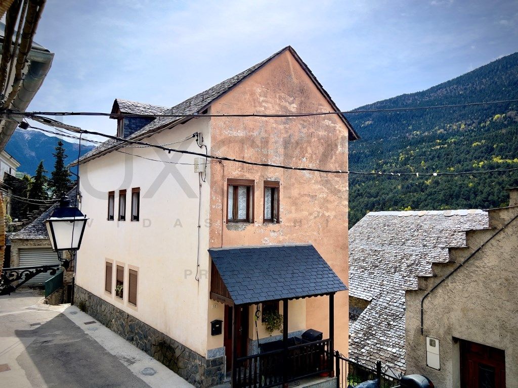 Vista exterior de Casa o xalet en venda en Vielha e Mijaran amb Balcó