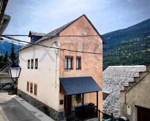 Vista exterior de Casa o xalet en venda en Vielha e Mijaran amb Balcó