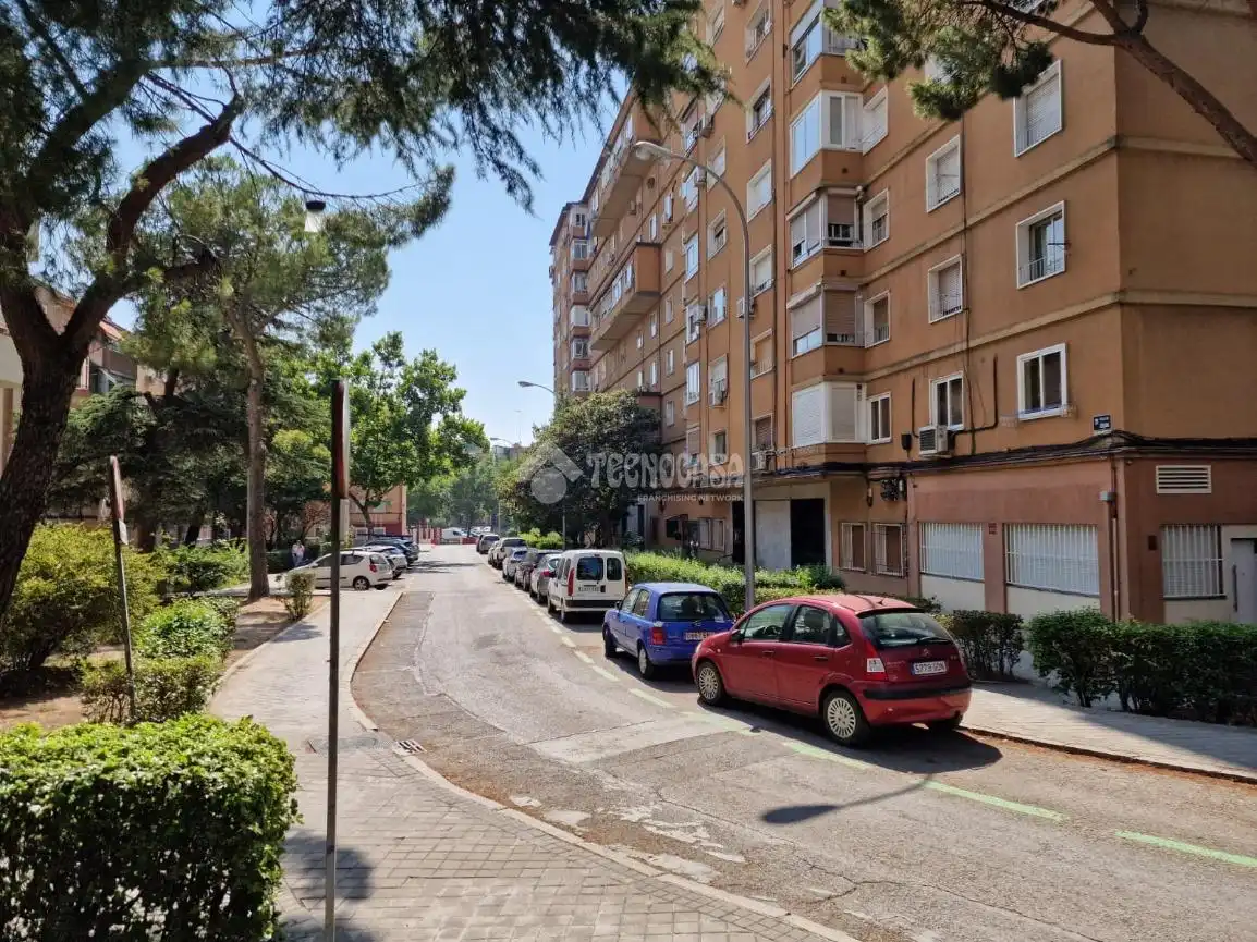 Vista exterior de Piso en venta en Madrid