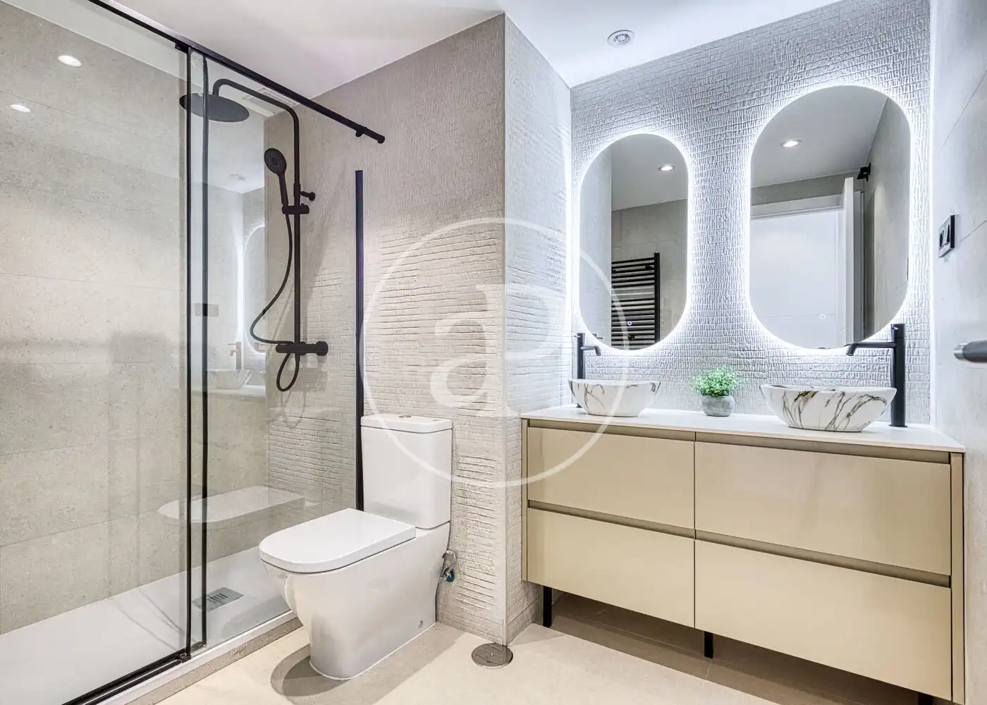 Bathroom of Flat for sale in Madrid  with Air Conditioner, Heating and Terrace