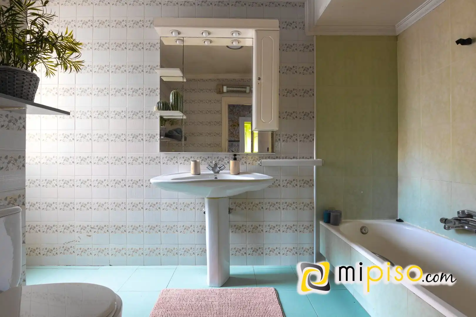Bathroom of Flat for sale in Laredo  with Heating and Balcony