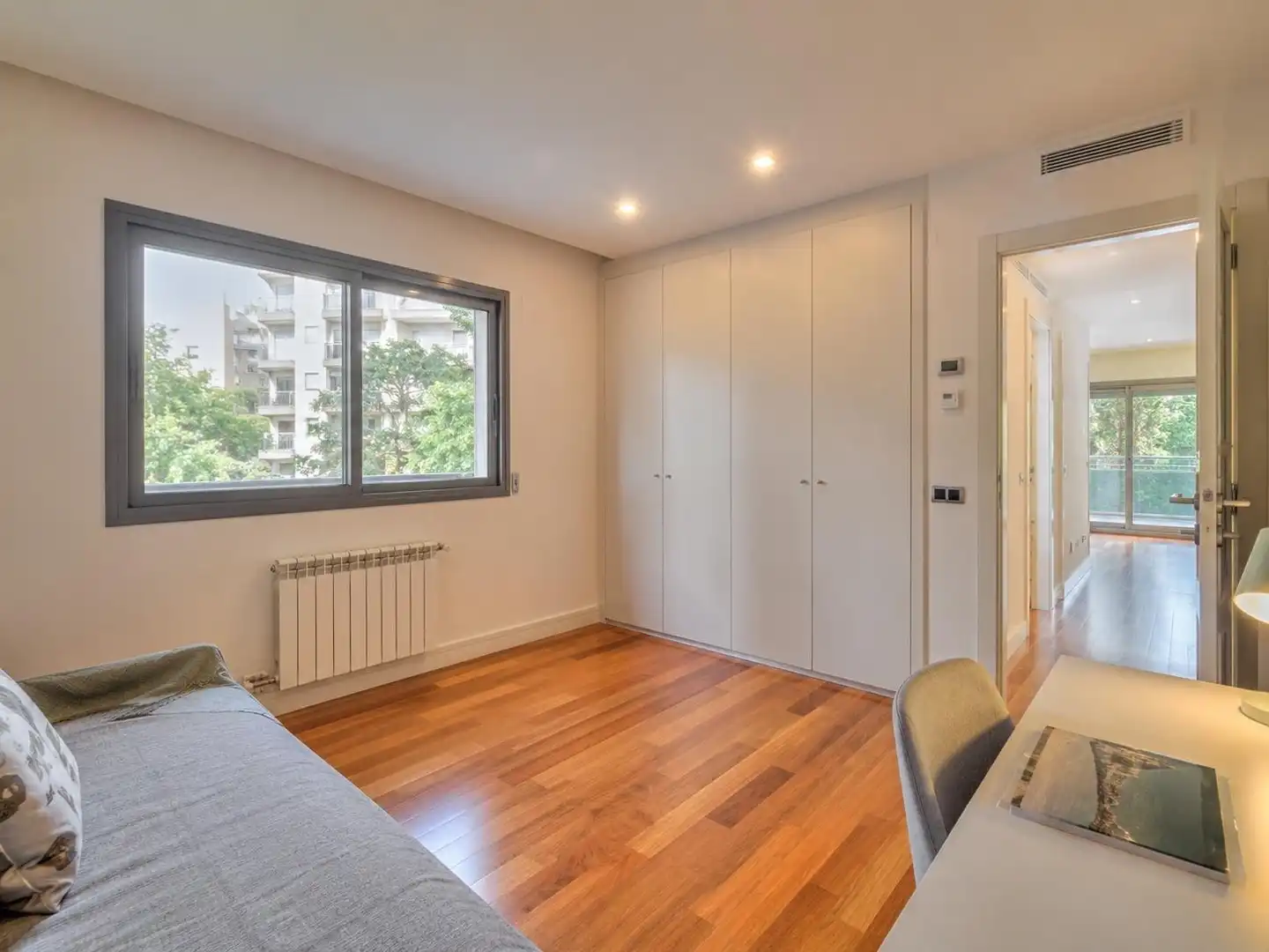 Dormitori de Apartament en venda en Barcelona amb Aire condicionat, Calefacció i Balcó