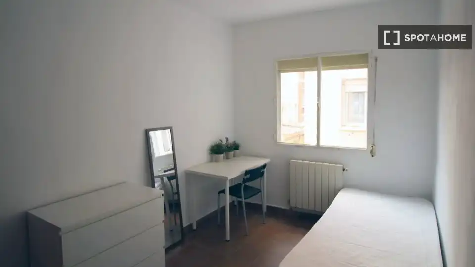 Bedroom of Flat for rent in Madrid  with Air Conditioner, Heating and Furnished