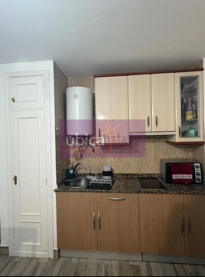 Cuina de Estudi en venda en Vigo  amb Calefacció i Moblat