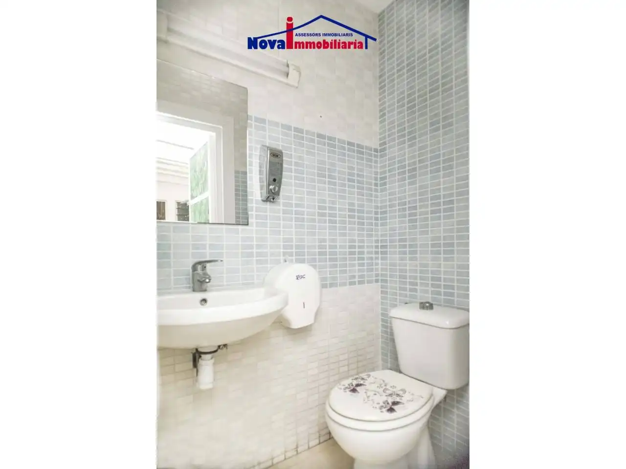 Bathroom of Commercial properties for sale in Pallejà  with Air Conditioner