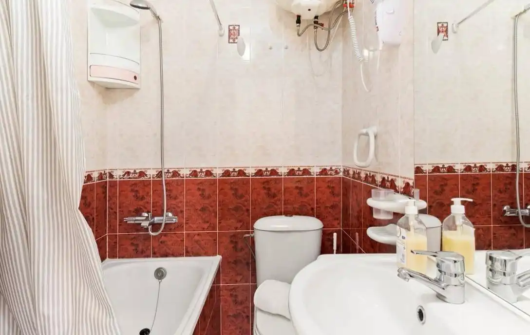 Badezimmer von Wohnung zum Verkauf in Benalmádena mit Klimaanlage, Privatgarten und Möbliert