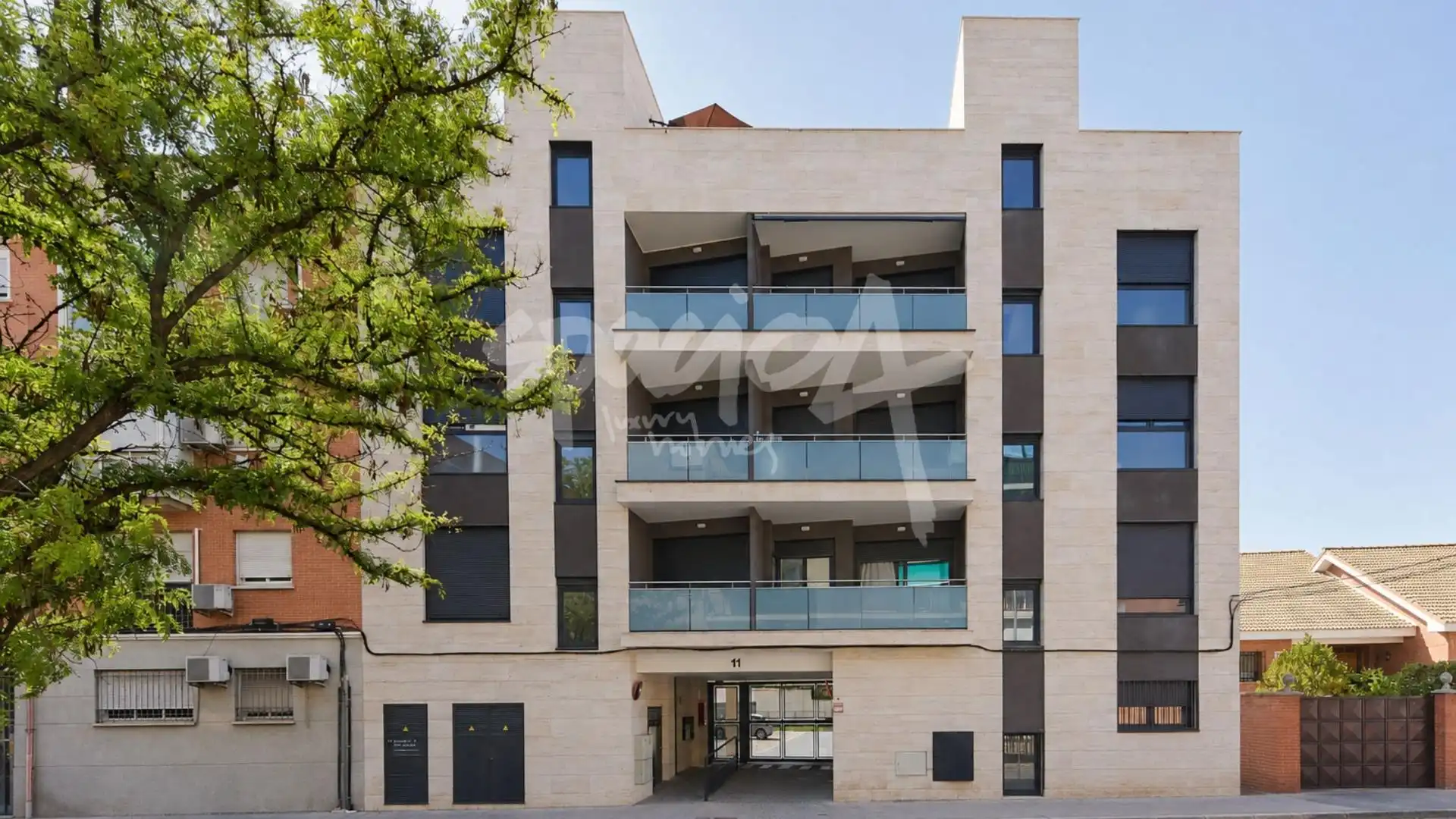 Vista exterior de Loft en venta en Madrid con Calefacción, Jardín privado y Piscina comunitaria
