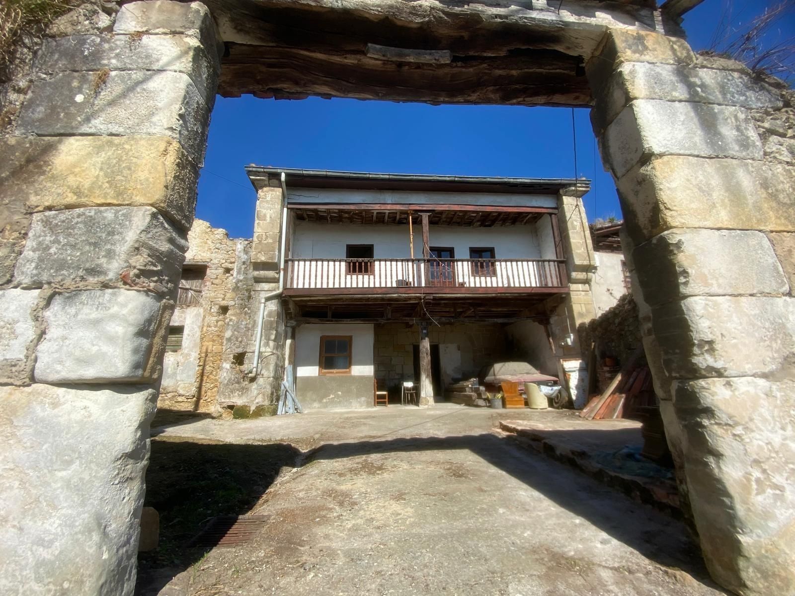 Single-family semi-detached for sale in Barrio de Cerrazo