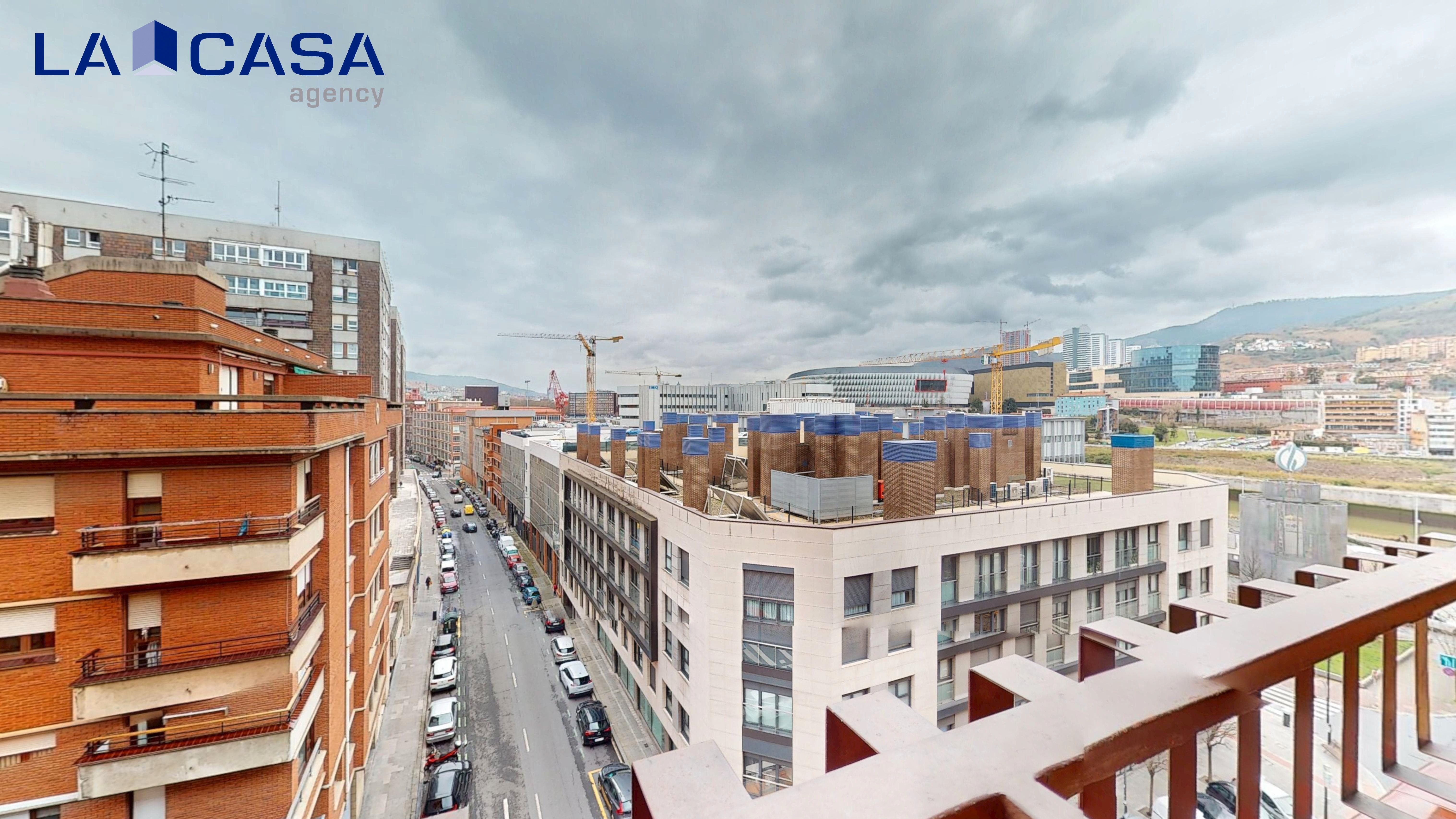 Vista exterior de Pis en venda en Bilbao  amb Traster i Balcó