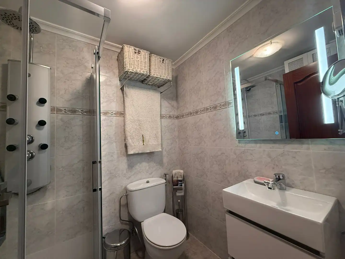 Bathroom of Detached homes for sale in Asteasu  with Terrace, Furnished and Balcony