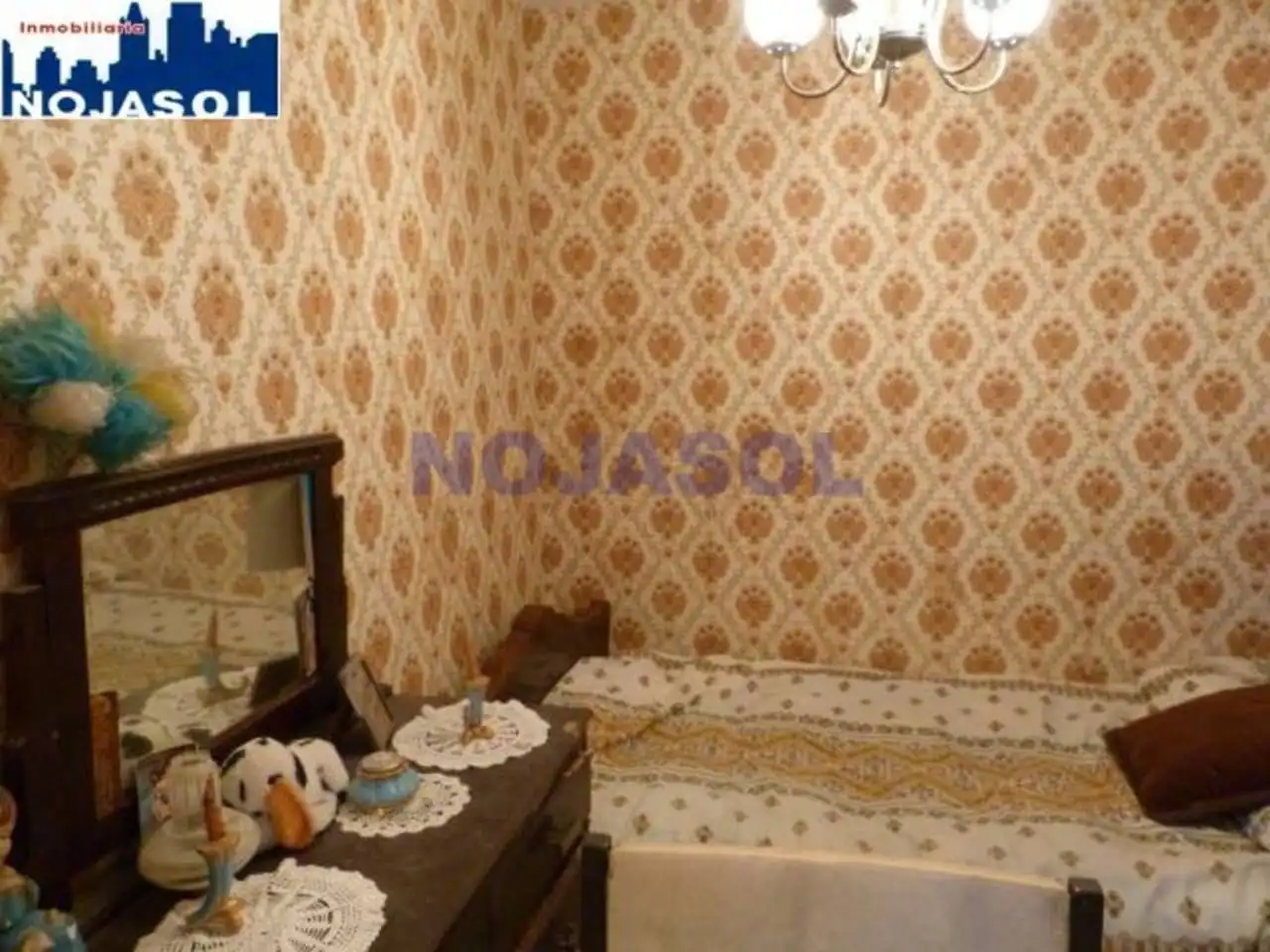 Dormitori de Casa adosada en venda en Escalante amb Moblat