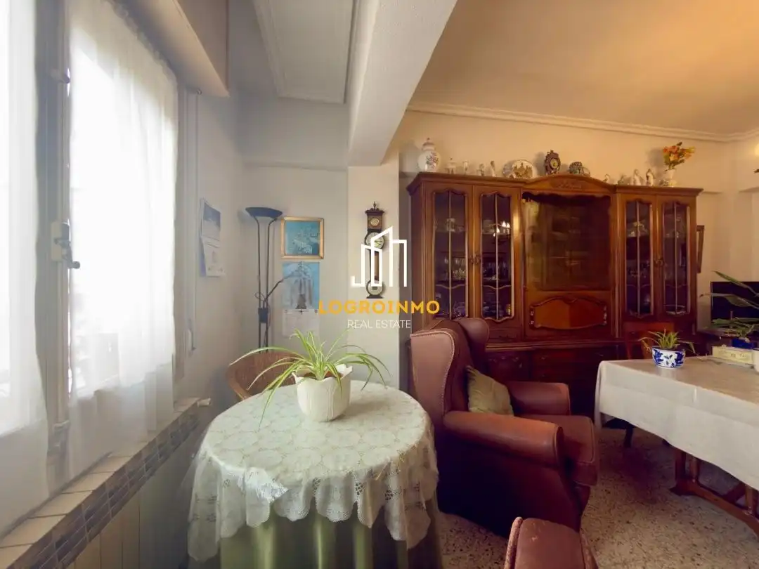 Sala de estar de Piso en venta en  Logroño con Calefacción, Amueblado y Balcón